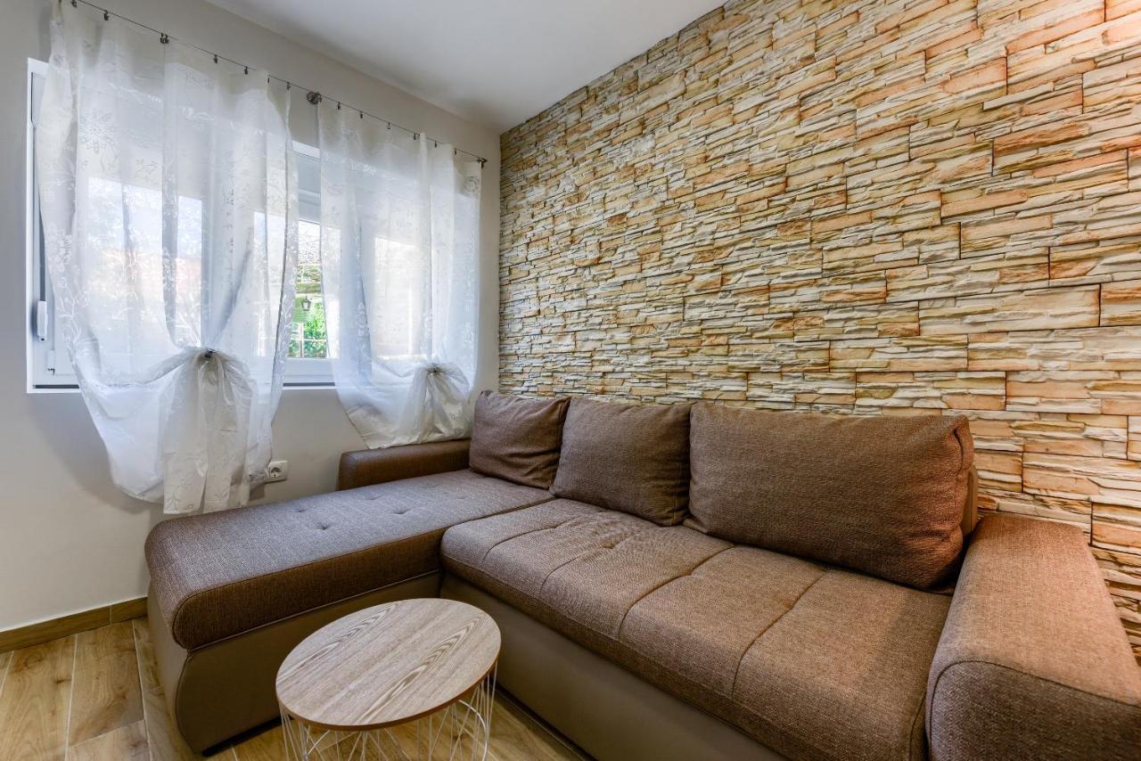 Apartment Yula Zara Esterno foto